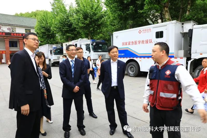 香港医院管理局行政总裁梁柏贤医生一行来院访问交流