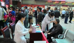 我院外科第十二党支部开展“不忘初心、牢记使命”主题教育义诊活动