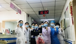 他们给医务人员送来物资，送来温暖