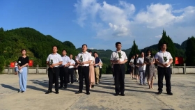 院领导率队赴石阡县开展“追寻红色足迹 不忘合作初心 同心同行同向”活动