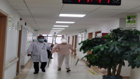 微笑服务见真情，优质护理暖人心
