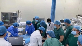 生死大抢救：贵医附院20余名医护联手救回心跳骤停患者