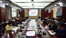 党委理论学习中心组集中学习研讨省十三次党代会精神