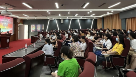复旦大学护理学院院长胡雁教授为我院护理人员进行专题讲座