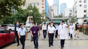 靠前指挥抓防控 科学调度促落实——院领导班子团结带领全体医护员工坚决打好疫情防控攻坚战