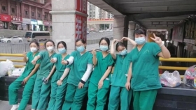 【众志成城战疫情】核酸采集点的24小时