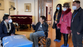 院领导春节前走访慰问老领导老专家
