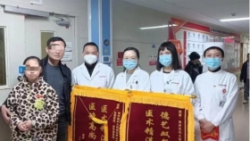 【医患情深】两面锦旗，双倍认可——耳鼻咽喉头颈外科收到患者送锦旗致谢