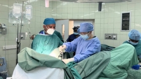 援所罗门群岛中国医疗队完成首例泌尿外科微创手术