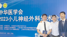 神经外科医师在中华医学会小儿神经外科学术会上展风采