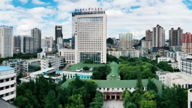 门诊巡回 | 分诊台“矮”了一截，服务温度“高”了几分