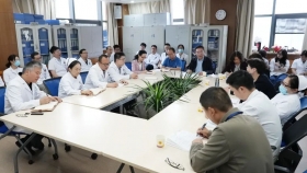 院党委书记李海洋到泌尿外科调研